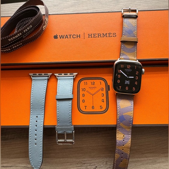Hermes Apple Watch - Series 7 41mm - Picture 1 of 14